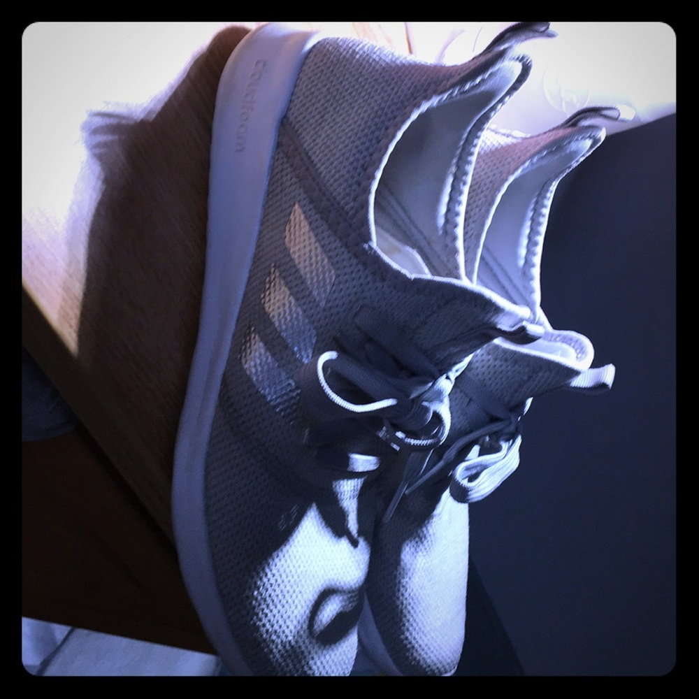 EUC Adidas Sneakers